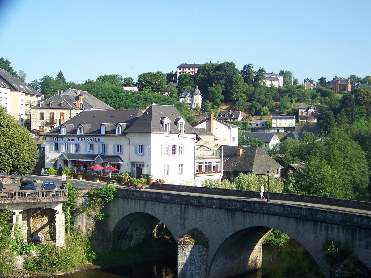 Logis Hotel Teyssier Uzerche Exteriör bild